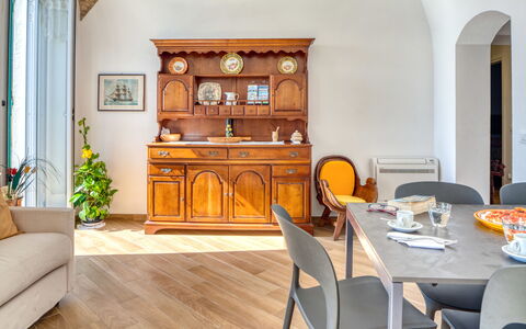 Il Balcone Sul Prino - Imperia: Kamer, Meubilair, Eigendom, Woonkamer, Interieur Ontwerp, Gebouw, Huis, Geel, Tafel, Eetkamer