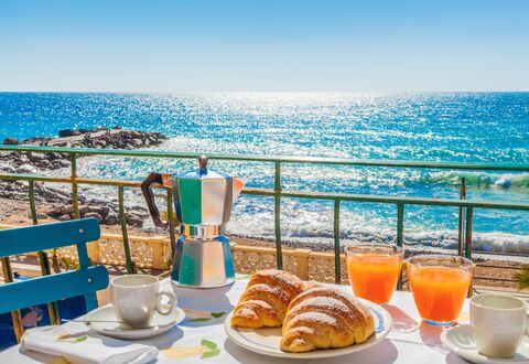 Il Balcone Sul Prino - Imperia: Voedsel, Tableware, Tafel, Lucht, Water, Eigendom, Meubilair, Blauw, Azure, Bord