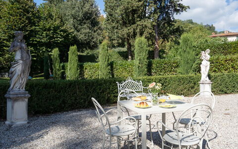 Il Marchese Di Ronta: Eigendom, Tuin, Boom, Plantkunde, Landgoed, Werf, Huis, Tafel, Onroerend Goed, Gras