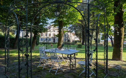 Il Marchese Di Ronta: Boom, Natuurlijk Landschap, Tafel, Meubilair, Plantkunde, Gras, Paviljoen, Bos, Bosje, Landgoed