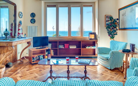 Apartment Mare Bello - Levanto: Kamer, Meubilair, Woonkamer, Blauw, Interieur Ontwerp, Turkoois, Eigendom, Huis, Gebouw, Tafel