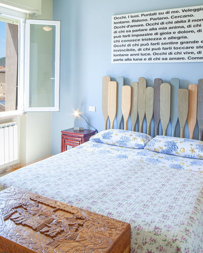 Giulia Apartment 2 - Levanto: Meubilair, Eigendom, Blauw, Azure, Hout, Comfort, Venster, Interieur Ontwerp, Tafel, Architectuur