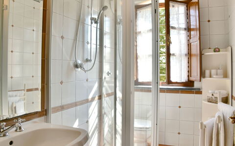La Capanna: Badkamer, Loodgieterswerkinrichting, Interieur Ontwerp, Flooring, Wastafel In De Badkamer, Hout, Verdieping, Kraan, Loodgieter, Wastafel