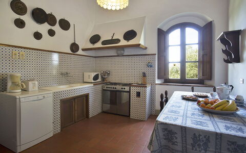 Malmantile: Eigendom, Kamer, Tegel, Verdieping, Interieur Ontwerp, Meubilair, Gebouw, Keuken, Huis, Cabinetry