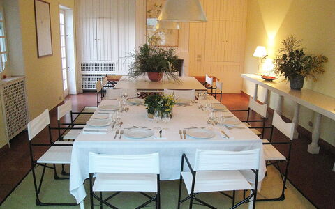 Villa Adriana: Kamer, Eetkamer, Meubilair, Tafel, Eigendom, Interieur Ontwerp, Gebouw, Restaurant, Verdieping, Plafond