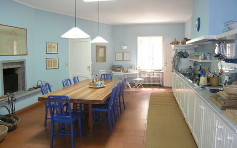 Villa Adriana: Kamer, Eigendom, Gebouw, Verdieping, Meubilair, Interieur Ontwerp, Keuken, Huis, Huis, Countertop