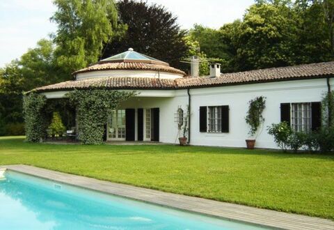 Villa Adriana: Huis, Eigendom, Huis, Gebouw, Onroerend Goed, Villa, Architectuur, Landgoed, Zwembad, Dak