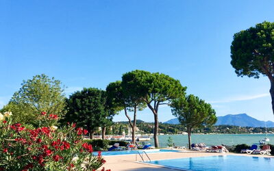 Desenzano 617: Water, Lucht, Fabriek, Bloem, Zwembad, Boom, Arecales, Kust En Oceanic Landvormen, Natuurlijk Landschap, Vrije Tijd