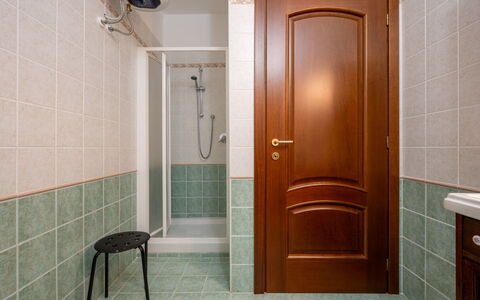 Collina San Ponzio: Eigendom, Deur, Gebouw, Hout, Interieur Ontwerp, Architectuur, Flooring, Verdieping
