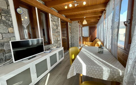 Sofia (Dma333): Meubilair, Eigendom, Gebouw, Hout, Tafel, Comfort, Cabinetry, Interieur Ontwerp, Woonkamer, Countertop