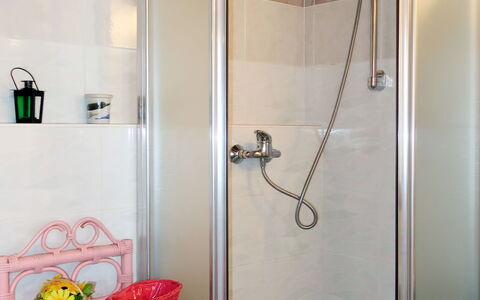 Sofia (Dma333): Douchekop, Loodgieterswerkinrichting, Eigendom, Deur Van De Douche, Gebouw, Douche, Product, Badkamer, Douchestang