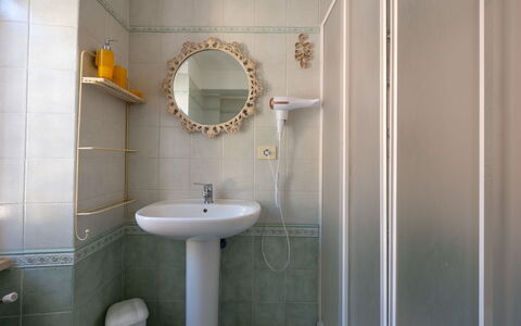 Cossombrato 607: Wastafel In De Badkamer, Muur, Badkamer, Loodgieterswerkinrichting, Interieur Ontwerp, Flooring, Verdieping, Wastafel, Loodgieter, Kraan