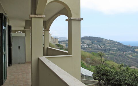 Pietra Ligure 612: Eigendom, Gebouw, Architectuur, Onroerend Goed, Huis, Balkon, Appartement, Kamer, Boog, Landgoed