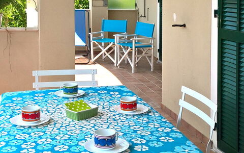 Pietra Ligure 612: Eigendom, Turkoois, Kamer, Tafel, Meubilair, Interieur Ontwerp, Huis, Gebouw, Huis, Aqua