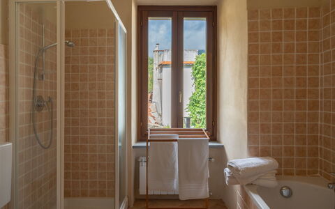 Tavole 603: Badkamer, Kamer, Eigendom, Tegel, Verdieping, Deur, Architectuur, Muur, Interieur Ontwerp, Huis