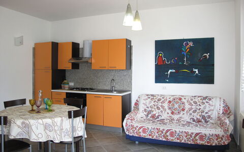 San Lorenzo al Mare 645: Meubilair, Interieur Ontwerp, Flooring, Verdieping, Tafel, Kamer, Stoel, Woonkamer, Appartement, Bankstel