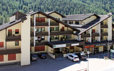 Alpina Mountain Resort (Sun100)