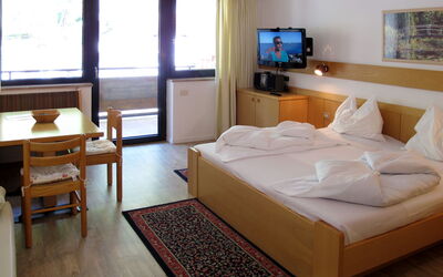 Alpina Mountain Resort (Sun100)