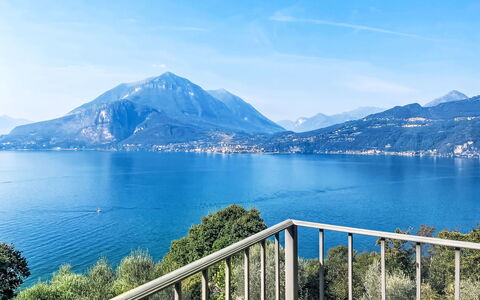 Varenna 634: Zwembad, Bergketen, Eco Hotel, Toevlucht, Landgoed, Vallei, Villa, Landscaping, Badplaats, Backyard
