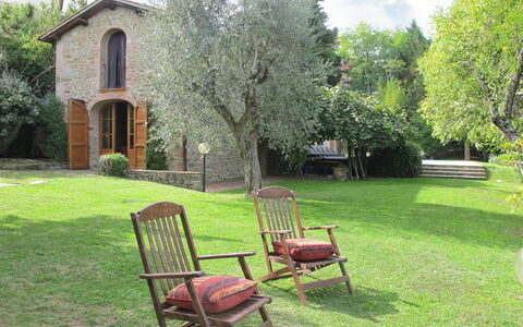 Belvedere: Eigendom, Werf, Huis, Backyard, Huis, Gazon, Onroerend Goed, Gras, Boom, Tuin