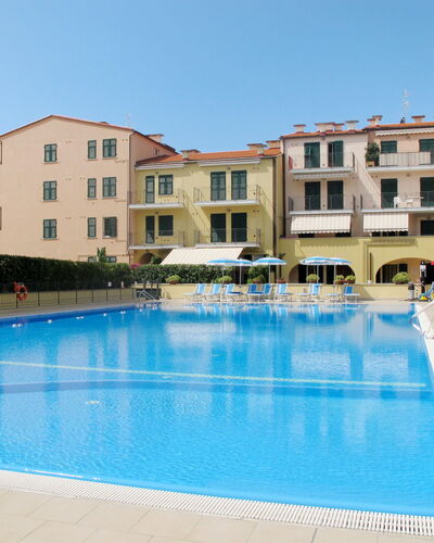Cala Azzurra (Imp312): Water, Gebouw, Venster, Eigendom, Dag, Lucht, Zwembad, Fabriek, Azure, Huis