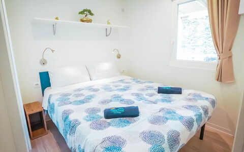 Caorle 699: Bed, Slaapkamer, Interieur Ontwerp, Laken, Hout, Bedding, Linens, Verdieping, Textiel, Meubilair
