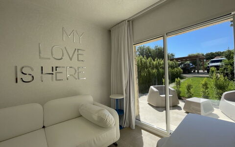 Accommodatie:&nbsp;House Boat Large 733.3