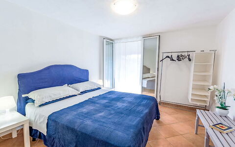 Villa Lamarmora: Meubilair, Interieur Ontwerp, Flooring, Verdieping, Bed, Slaapkamer, Laken, Kamer, Plafond, Bedding