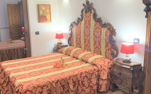 I Gigli di Montefiascone: Slaapkamer, Meubilair, Interieur Ontwerp, Laken, Bed, Bedding, Textiel, Linens, Kamer, Flooring