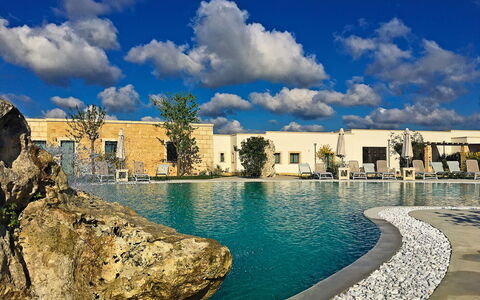 Tenuta Vigna Corallo: Lucht, Water, Blauw, Zwembad, Dag, Wolk, Azure, Toerisme,  Dorf\, Watervoorraden