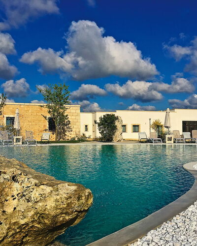 Tenuta Vigna Corallo: Lucht, Water, Blauw, Zwembad, Dag, Wolk, Azure, Toerisme,  Dorf\, Watervoorraden