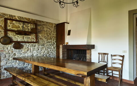 Villa Cincinelli: Kamer, Meubilair, Eigendom, Tafel, Interieur Ontwerp, Eetkamer, Huis, Gebouw, Verdieping, Muur