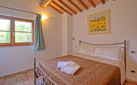Borgo Mulignone: Slaapkamer, Kamer, Bed, Meubilair, Eigendom, Gebouw, Laken, Plafond, Bed Frame, Verdieping