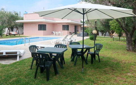 Giusy: Eigendom, Buitentafel, Onroerend Goed, Tafel, Schaduw, Patio, Paraplu, Canopy, Vrije Tijd, Backyard