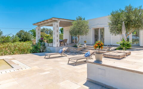 Villa Amelia Ostuni: Tuin, Flagstone, Schaduw, Landscaping, Kolom, Beton, Landgoed, Outdoor Structuur, Tegel, Bloempot