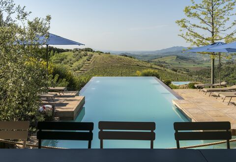 Sequerciani: Zwembad, Eigendom, Architectuur, Boom, Huis, Onroerend Goed, Vrije Tijd, Gebouw, Vakantie, Schaduw