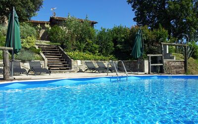 Bellavista Chiatri: Zwembad, Eigendom, Vrije Tijd, Water, Vakantie, Onroerend Goed, Toevlucht, Zomer, Badplaats, Gebouw