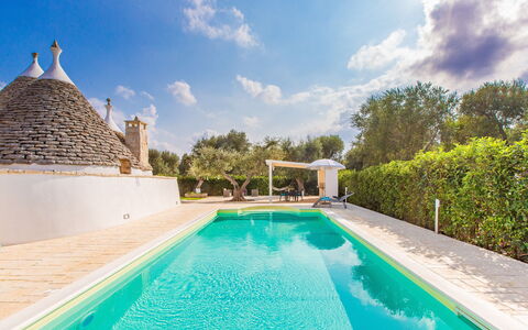 Trullo Del Mandarino: Zwembad, Eigendom, Gebouw, Onroerend Goed, Villa, Vakantie, Vrije Tijd, Water, Landgoed, Toevlucht