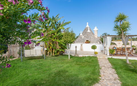 Trullo Suenn Con Piscina: Eigendom, Huis, Onroerend Goed, Gebouw, Gras, Huis, Landgoed, Boom, Gazon, Tuin