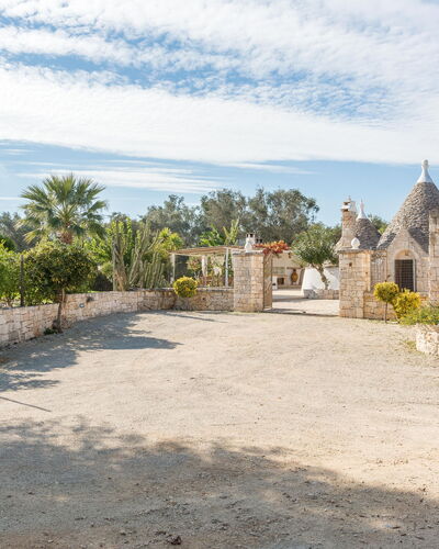 Trullo Suenn Con Piscina: Eigendom, Lucht, Muur, Gebouw, Land Lot, Onroerend Goed, Huis, Boom, Landgoed, Landschap