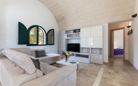 Borgo Marianna: Meubilair, Tafel, Fabriek, Cabinetry, Bankstel, Kamerplant, Interieur Ontwerp, Verdieping, Huis, Woonkamer