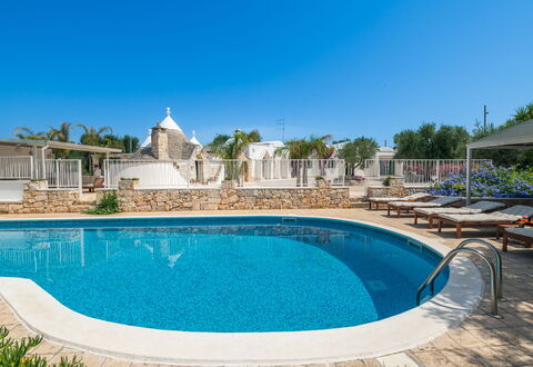 Borgo Marianna: Water, Lucht, Fabriek, Eigendom, Zwembad, Blauw, Azure, Boom, Architectuur, Gebouw