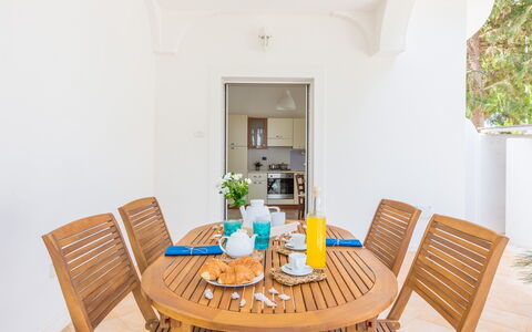 Villetta Ferreri: Eigendom, Kamer, Meubilair, Onroerend Goed, Tafel, Huis, Gebouw, Interieur Ontwerp, Eetkamer, Stoel