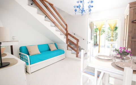 Villa Irene: Eigendom, Kamer, Interieur Ontwerp, Meubilair, Gebouw, Woonkamer, Huis, Onroerend Goed, Verdieping, Appartement