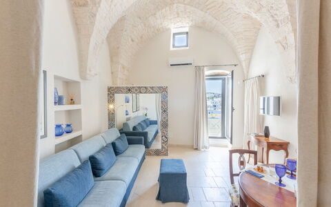 Solo Voi: Eigendom, Kamer, Gebouw, Meubilair, Interieur Ontwerp, Huis, Architectuur, Onroerend Goed, Verdieping, Woonkamer