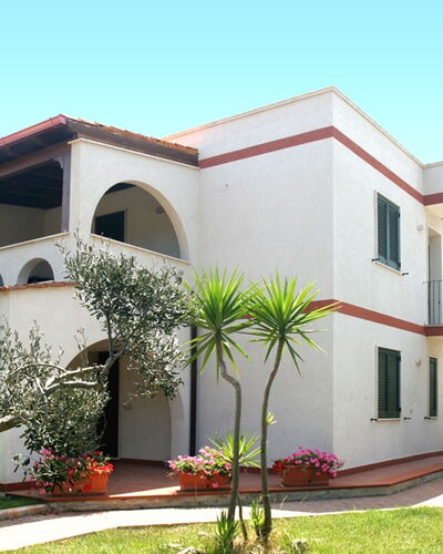 Prato Inglese Destro: Fabriek, Gebouw, Lucht, Eigendom, Venster, Huis, Land Lot, Boom, Buurt, Woongebied