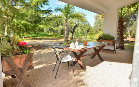 L'alcova: Eigendom, Onroerend Goed, Huis, Tafel, Gebouw, Kamer, Patio, Huis, Interieur Ontwerp, Meubilair