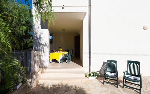 Villa Brigida: Eigendom, Huis, Geel, Huis, Gebouw, Onroerend Goed, Kamer, Verdieping, Deur, Boom