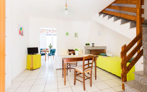 Villa Brigida: Kamer, Eigendom, Meubilair, Geel, Interieur Ontwerp, Gebouw, Huis, Eetkamer, Tafel, Onroerend Goed