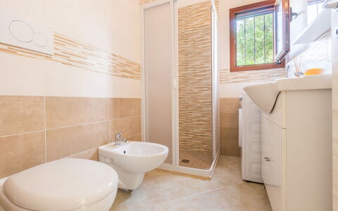 Lamia Di Nonna Mena: Badkamer, Eigendom, Kamer, Tegel, Interieur Ontwerp, Verdieping, Onroerend Goed, Muur, Architectuur, Huis
